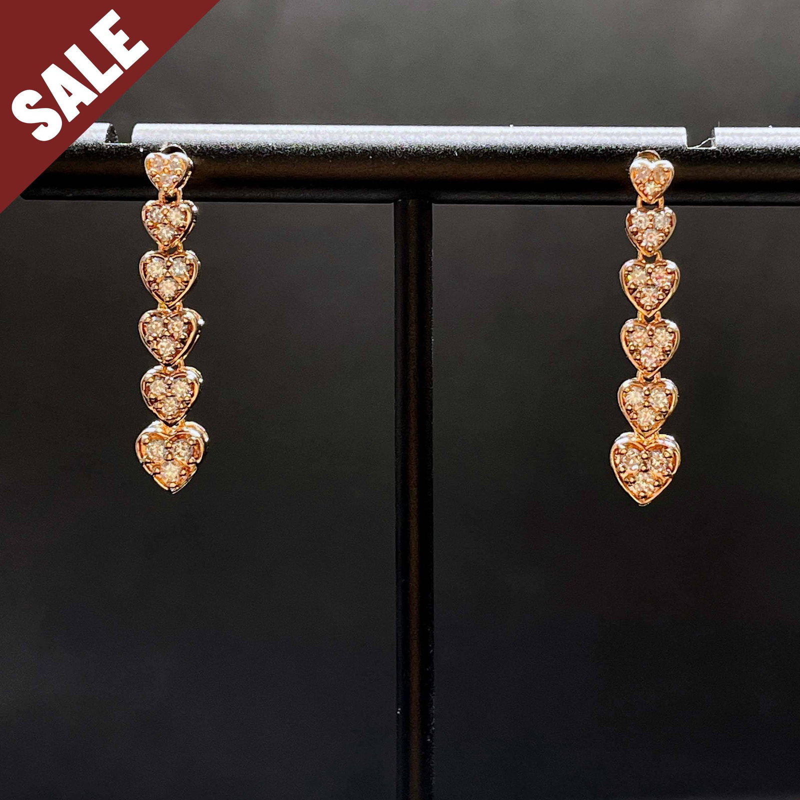 14k Gold 0.5 Ct Natural Diamond Earrings: Ref:230794046 // gold content:14k gold // main gemstone:diamond // shape:round // carat weight:0. 5ct // color:pink // treatment:natural // cut grade:g // Condition: New High Estimate: 2600 Low