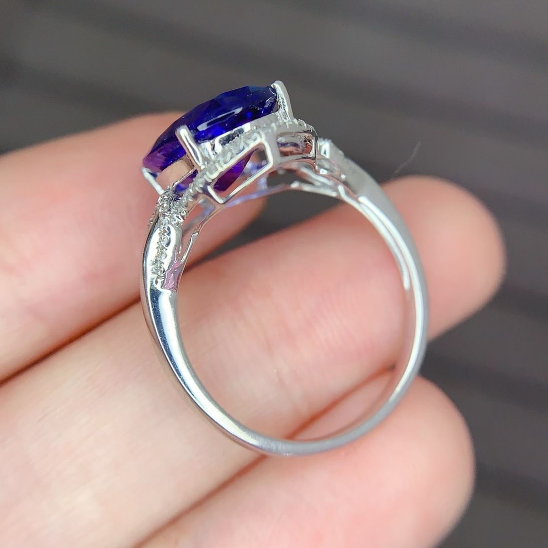 14k Gold 5 Ct Natural Tanzanite & Diamond Ring - 4