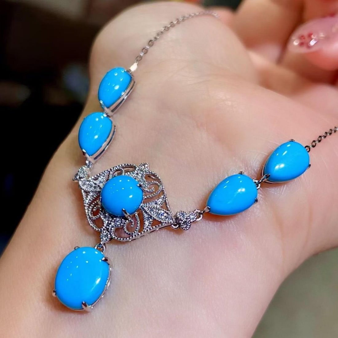 14k Gold 8.87 Ctw Natural Blue Turquoise & Diamond Necklace: Ref:231183021 // gold content:14k gold // main gemstone:blue turquoise // shape:multiple // carat weight:8. 76ct // color:blue // treatment:natural // // adjacent gemstone 2 : diamond // shape:round