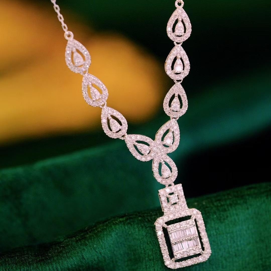 14k Gold 1.15 Ct Natural H Diamond Necklace: Ref:231183029 // gold content:14k gold // main gemstone:diamond // shape:multiple // carat weight:1. 15ct // clarity grade:vs-si // color:h // treatment:natural // Condition: New Low Estimate: