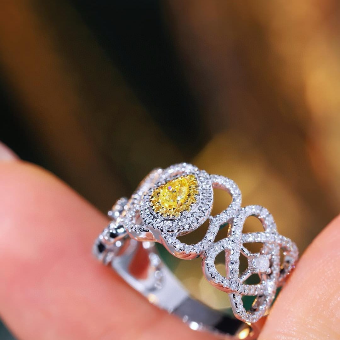 14k Gold 0.55 Ctw Natural Yellow Diamond & Diamond Ring - 4