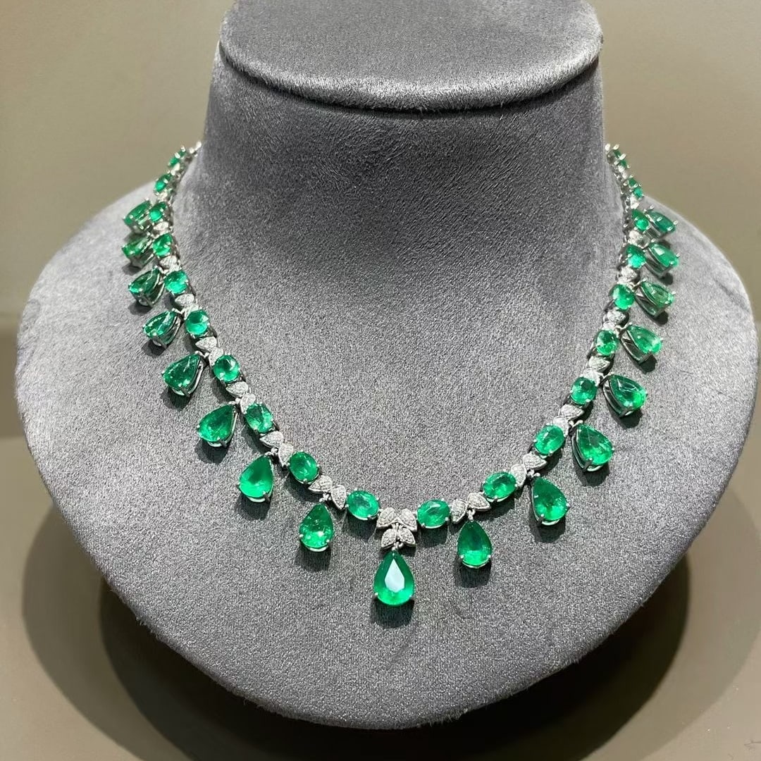 14k Gold 11 Ct Natural Emerald & Diamond Necklace - 3