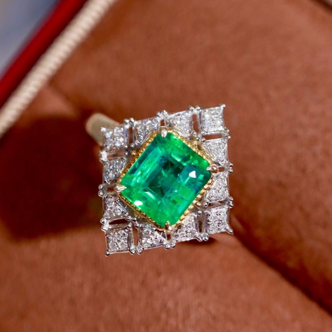 14k Gold 1.66 Ctw Natural Emerald & Diamond Ring: Ref:231183048 // gold content:14k gold // ring size:7. 25us // // main gemstone:emerald // shape:octagonal // carat weight:1. 50ct // color:green // treatment:natural // // adjacent gemstone 2 :