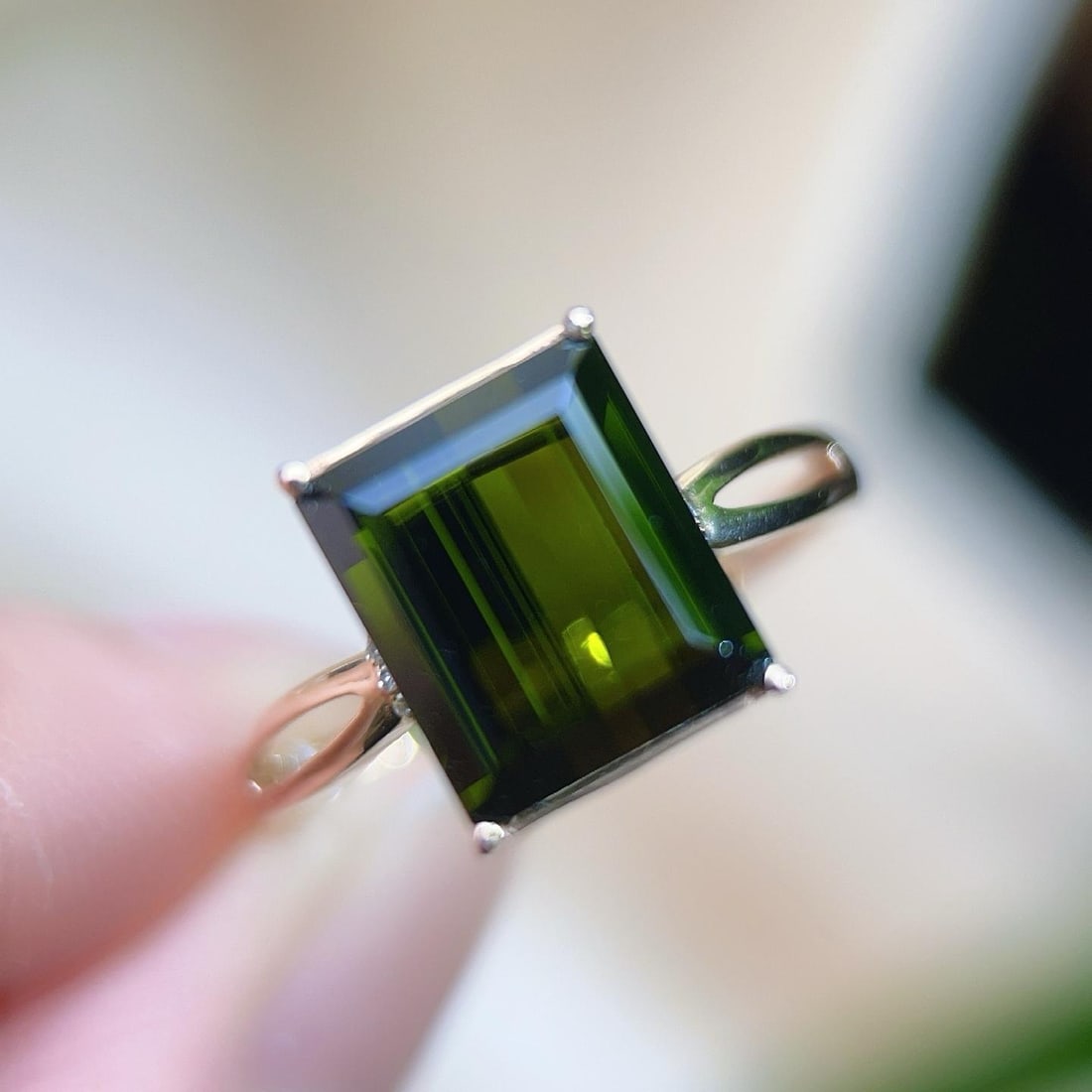 14k Gold 4.32 Ctw Natural Tourmaline & Diamond Ring: Ref:231183070 // gold content:14k gold // ring size:7. 25us // // main gemstone:tourmaline // shape:octagonal // carat weight:4. 3ct // color:green // treatment:natural // // adjacent gemstone 2 :