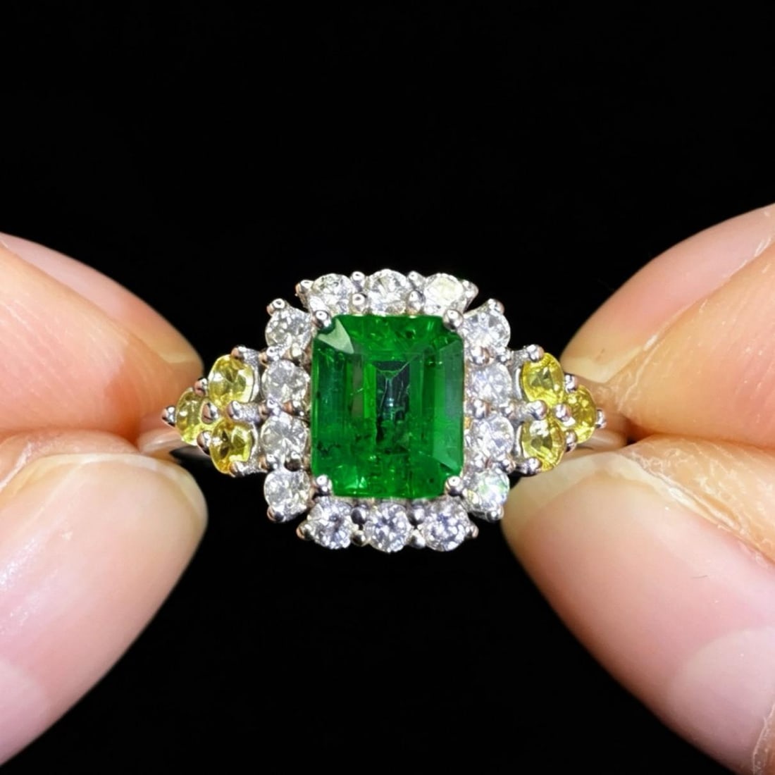 14k Gold 1.30 Ctw Natural Emerald & Diamond Ring: Ref:231183098 // gold content:14k gold // ring size:7. 25us // // main gemstone:emerald // shape:octagonal // carat weight:0. 95ct // color:green // treatment:natural // // adjacent gemstone 2 :