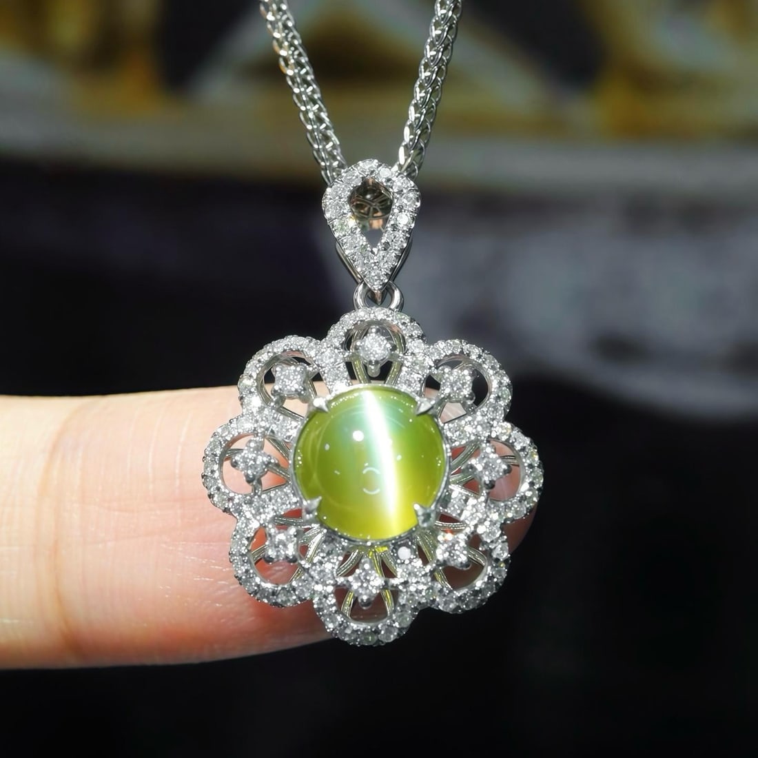 14k Gold 2.17 Ctw Natural Cat's?Eye Chrysoberyl & Diamond Pendant( Without Chain ): Ref:231183118 // gold content:14k gold // main gemstone:cat's? Eye chrysoberyl // shape:round // carat weight:1. 83ct // color:honey color // treatment:natural // cut grade:g // // adjacent gemstone