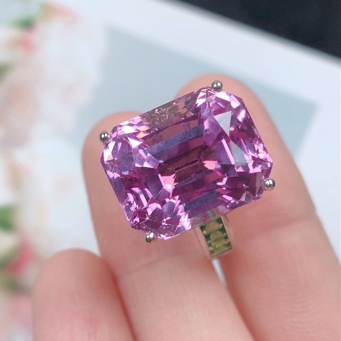 14k Gold 20.18 Ctw Natural Kunzite & Tsavorite Ring - 3