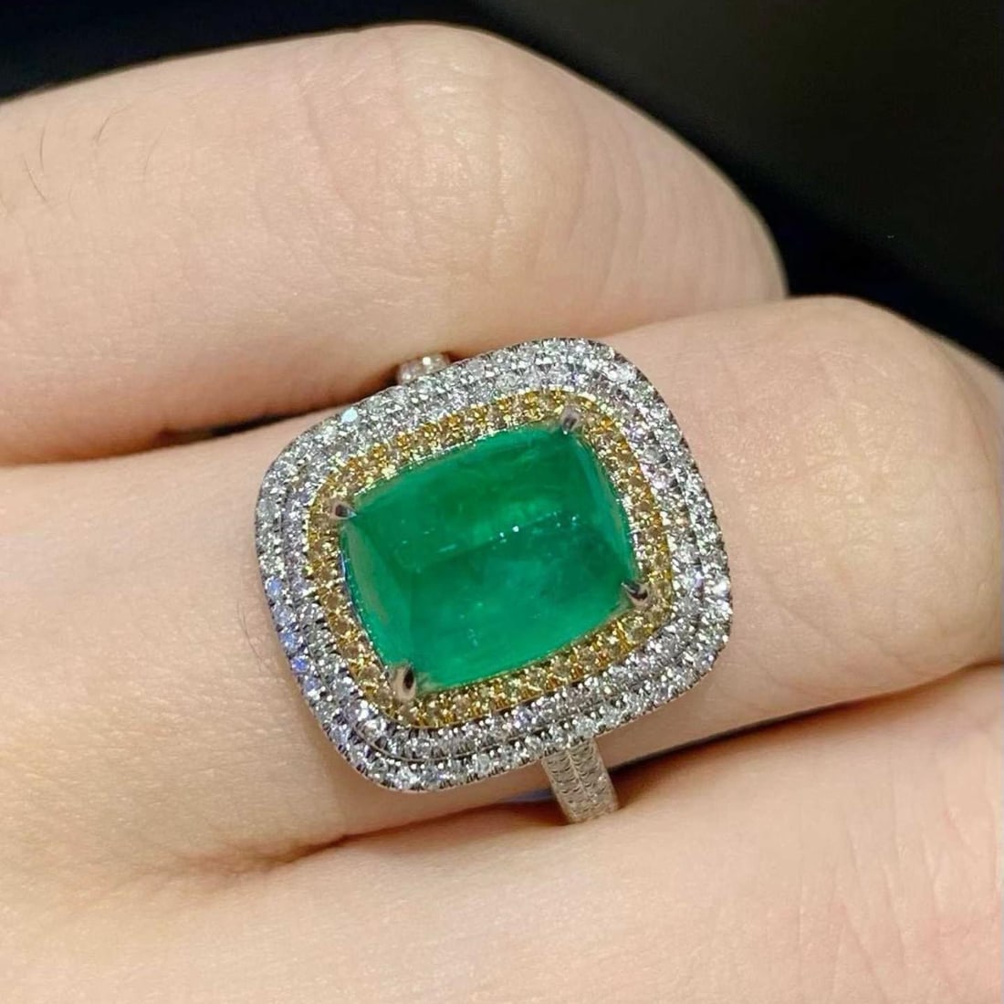 14k Gold 2.75 Ct Natural Emerald & Diamond Ring: Ref:231183187 // gold content:14k gold // ring size:7. 25us // // main gemstone:emerald // shape:sugar-loaf // carat weight:2. 75ct // color:green // treatment:natural // // adjacent gemstone 2 :