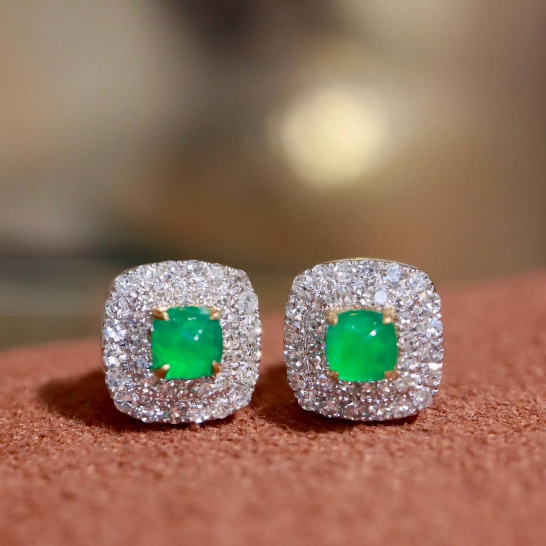 14k Gold 0.76 Ctw Natural Emerald & Diamond Earrings: Ref:231183190 // gold content:14k gold // main gemstone:emerald // shape:sugar-loaf // carat weight:0. 5ct // color:green // treatment:natural // // adjacent gemstone 2 : diamond // shape:round //