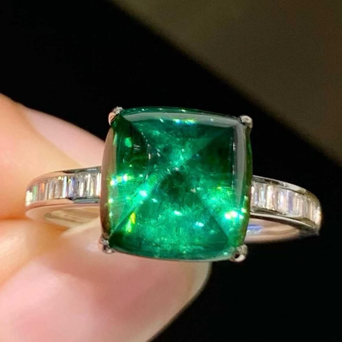 14k Gold 4.75 Ct Natural Tourmaline & Diamond Ring: Ref:231183200 // gold content:14k gold // ring size:7. 25us // // main gemstone:tourmaline // shape:sugar-loaf // carat weight:4. 75ct // color:green // treatment:natural // // adjacent gemstone 2 :