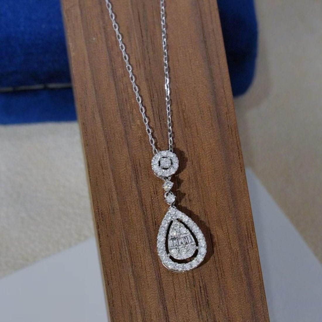 14k Gold 0.50 Ct Natural H Diamond Pendant( Without Chain ): Ref:231183214 // gold content:14k gold // main gemstone:diamond // shape:multiple // carat weight:0. 50ct // clarity grade:vs-si // color:h // treatment:natural // Condition: New Low Estimate: