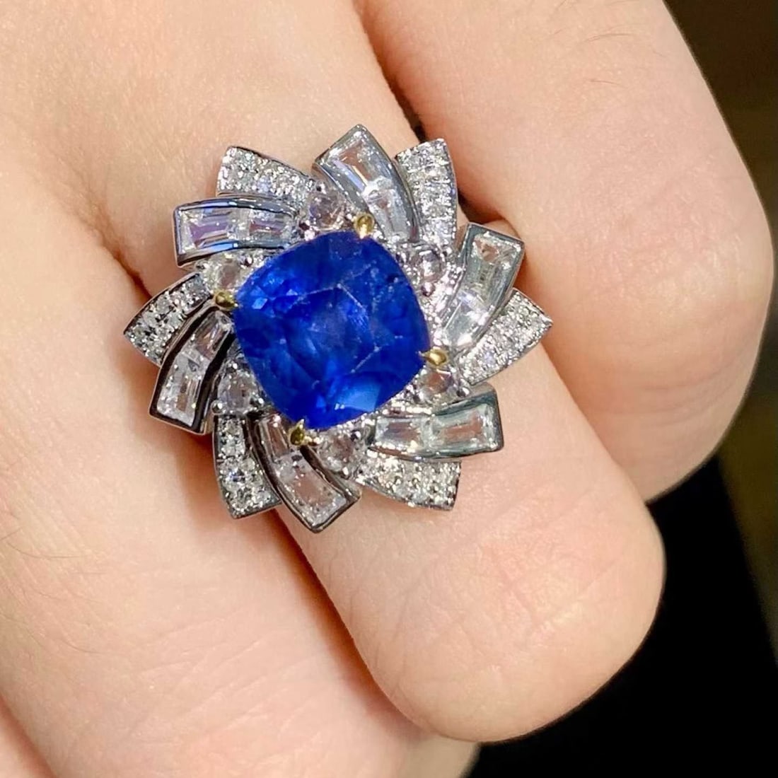 14k Gold 3.3 Ct Natural Sapphire & Diamond & Sapphire Ring - 2