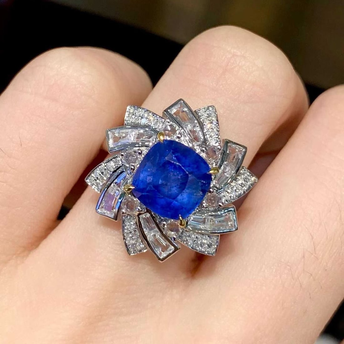 14k Gold 3.3 Ct Natural Sapphire & Diamond & Sapphire Ring - 4