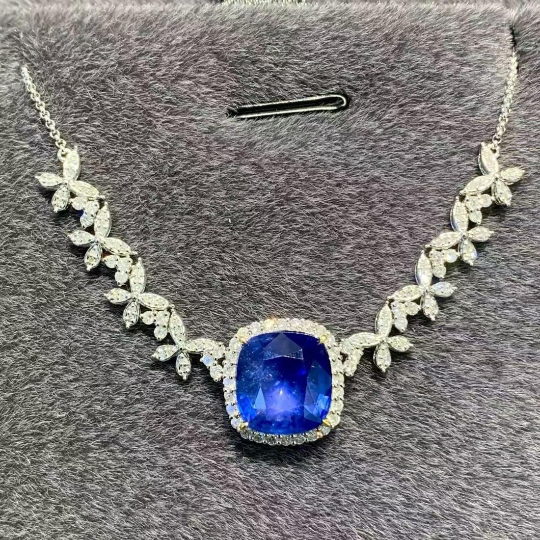 14k Gold 6.01 Ct Natural Sapphire & Diamond Necklace: Ref:231183239 // gold content:14k gold // main gemstone:sapphire // shape:cushion // carat weight:6. 01ct // color:blue // treatment:natural // // adjacent gemstone 2 : diamond // shape:round //