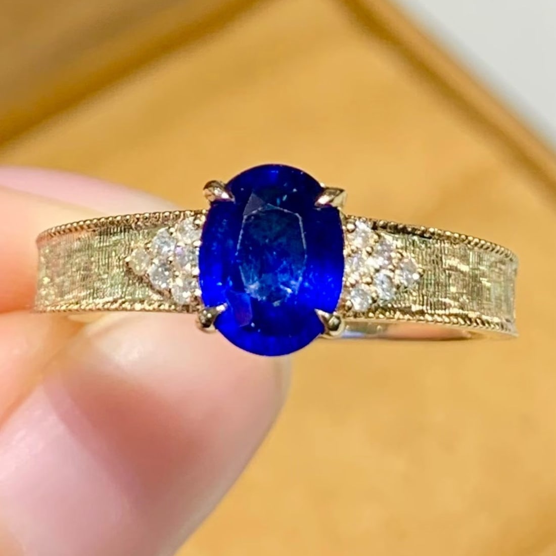 14k Gold 1.3 Ct Natural Sapphire & Diamond Ring: Ref:231183242 // gold content:14k gold // ring size:7. 25us // // main gemstone:sapphire // shape:oval // carat weight:1. 3ct // color:blue // treatment:natural // // adjacent gemstone 2 : diamond //