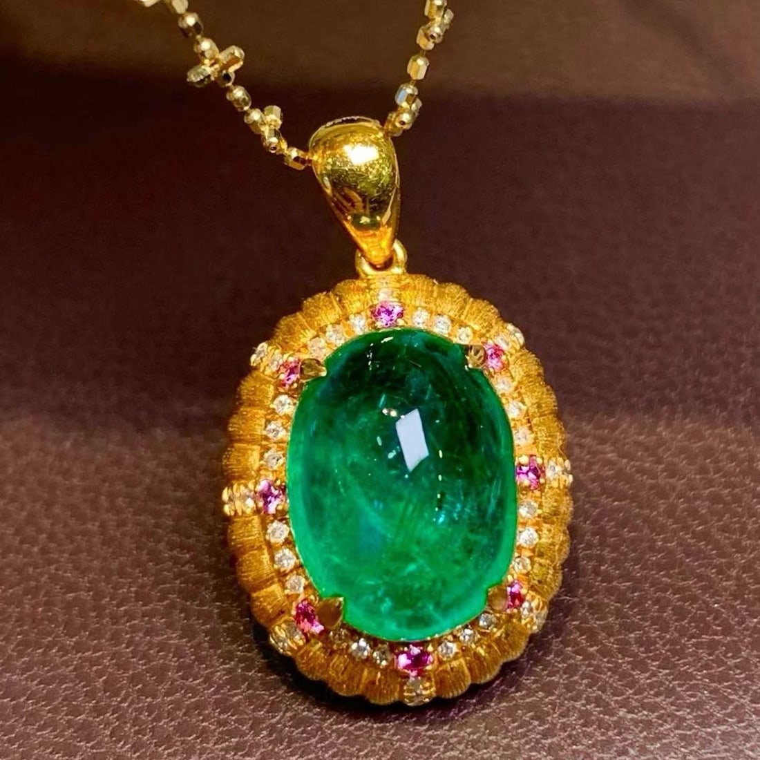 14k Gold 4.65 Ct Natural Emerald & Diamond Pendant( Without Chain ): Ref:231184029 // gold content:14k gold // main gemstone:emerald // shape:oval // carat weight:4. 65ct // color:green // treatment:natural // // adjacent gemstone 2 : diamond // shape:round // clarity