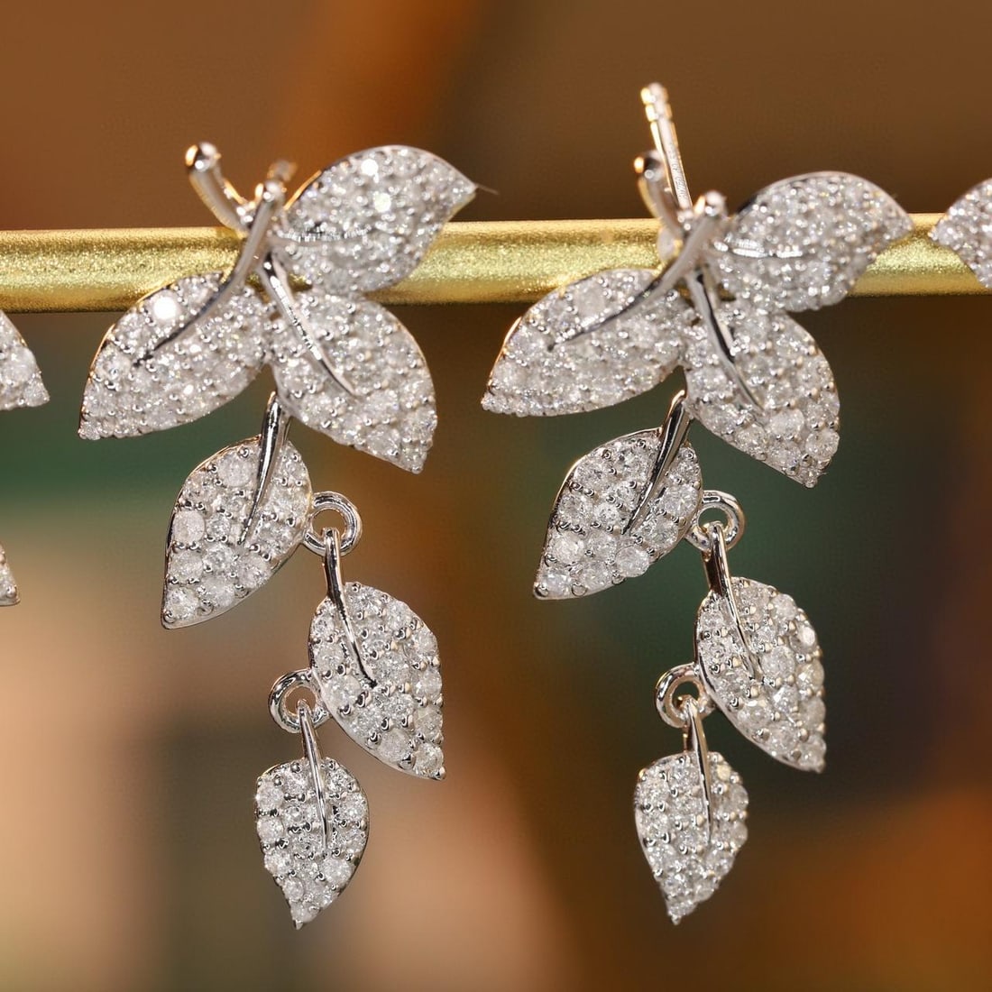 14k Gold 1.1 Ct Natural H Diamond Earrings: Ref:231184044 // gold content:14k gold // main gemstone:diamond // shape:round // carat weight:1. 1ct // clarity grade:vs-si // color:h // treatment:natural // cut grade:g // Condition: New Low