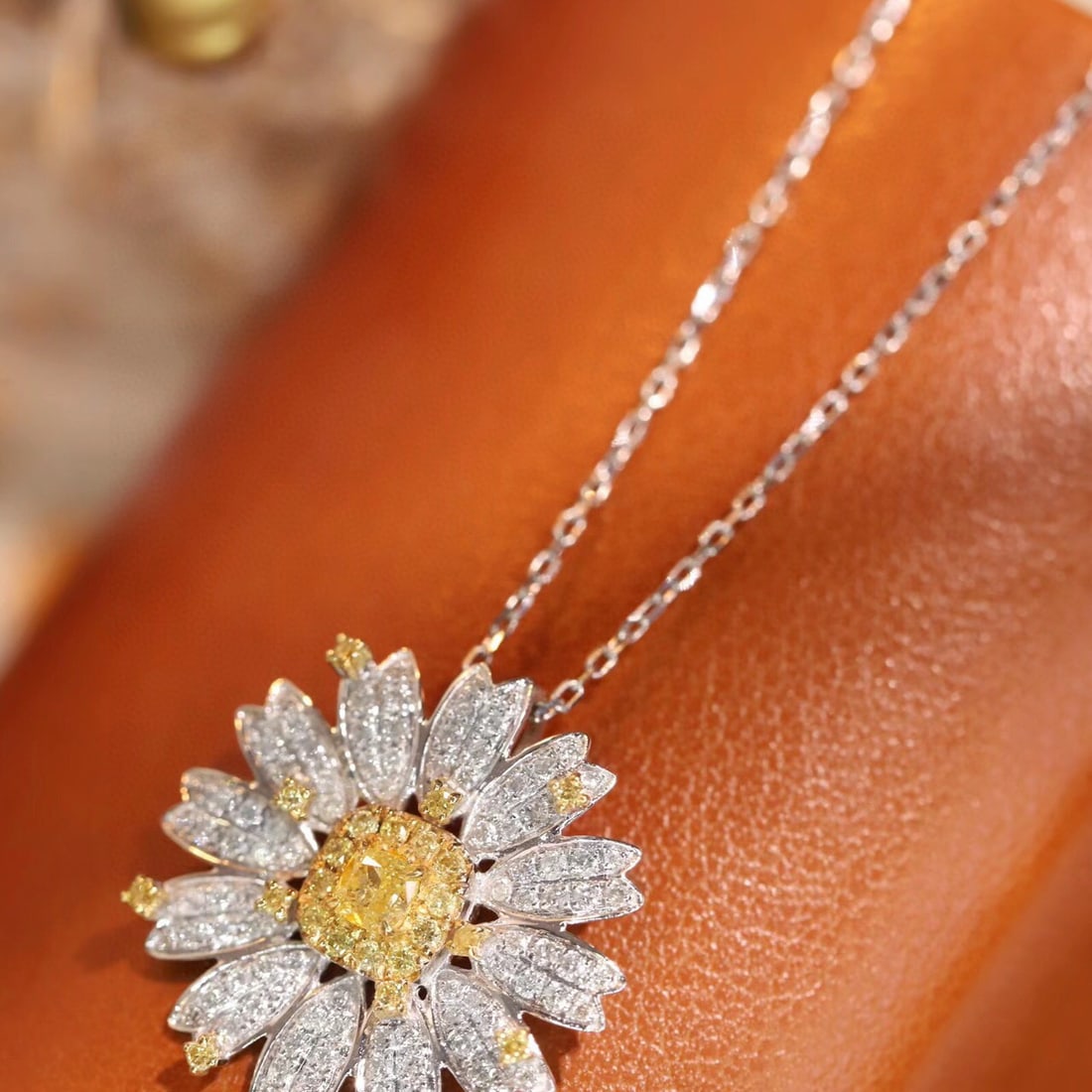 14k Gold 0.70 Ct Natural Color Diamond & Flowers Necklace - 7