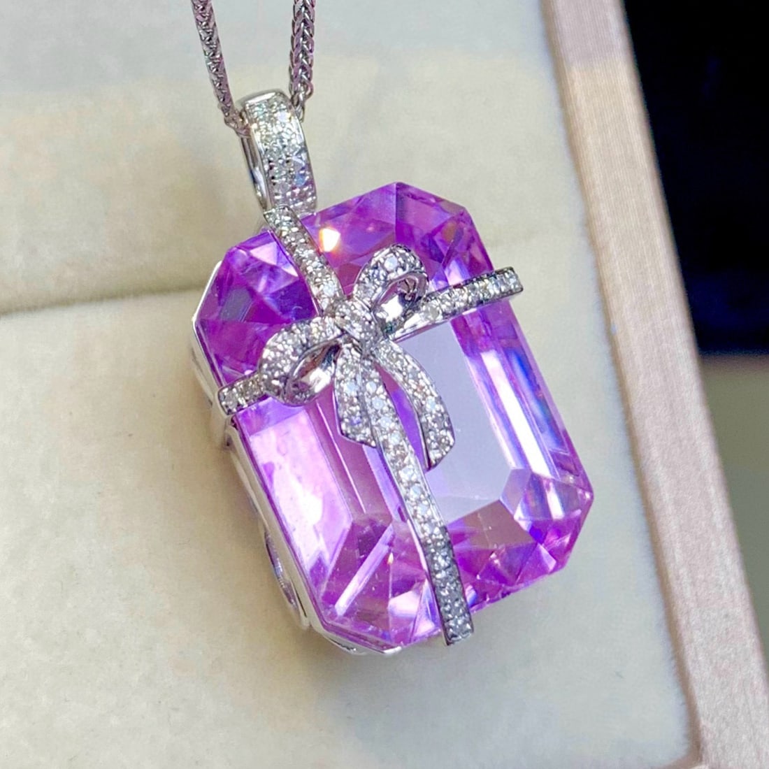 14k Gold 25.75 Ct Natural Kunzite & Diamond Pendant( Without Chain ) - 4