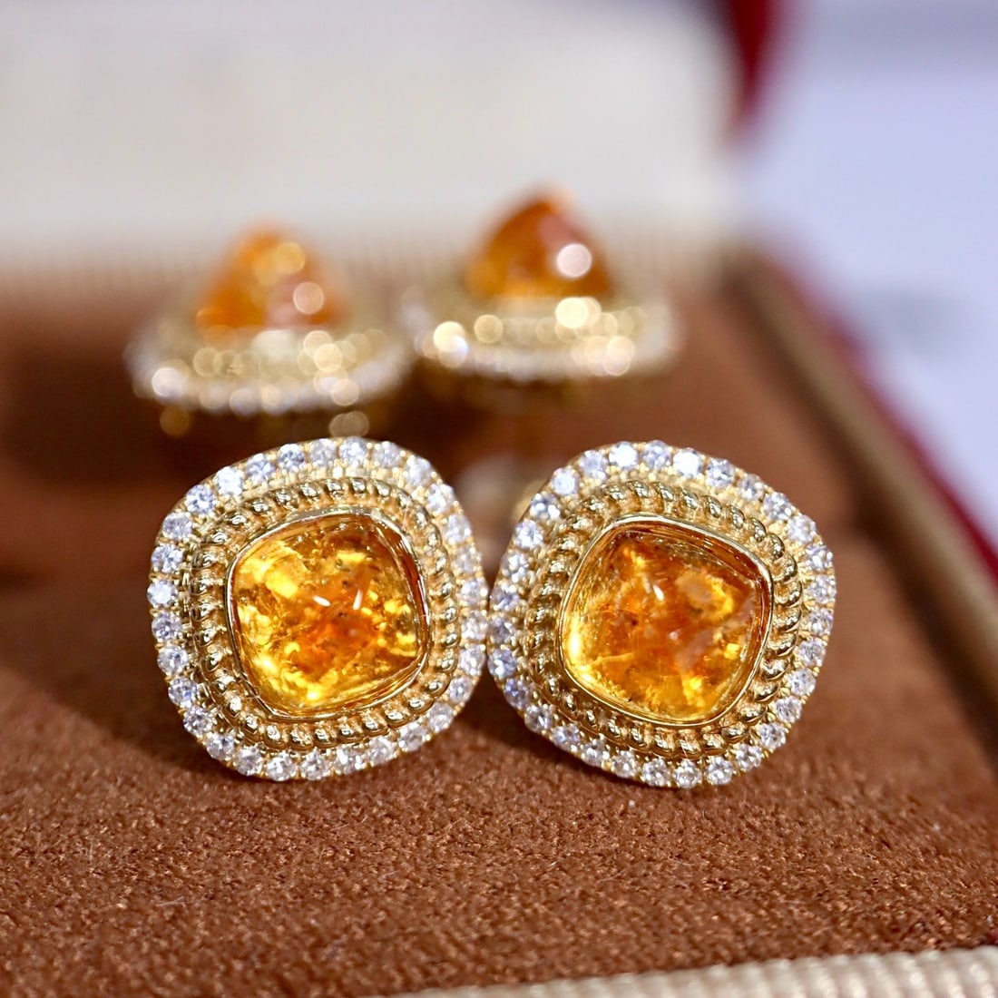 14k Gold 2.15 Ctw Natural Spessartine & Diamond Earrings: Ref:231184067 // gold content:14k gold // main gemstone:spessartine // shape:sugar-loaf // carat weight:2. 0ct // color:orange // treatment:natural // // adjacent gemstone 2 : diamond // shape:round