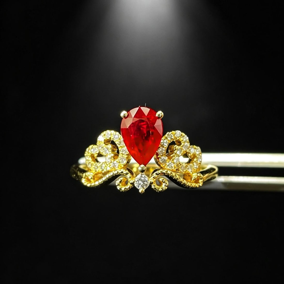 14k Gold 1.16 Ctw Natural Ruby & Diamond Ring: Ref:231184077 // gold content:14k gold // ring size:7. 25us // // main gemstone:ruby // shape:pear // carat weight:1. 01ct // color:pigeonblood red // treatment:natural // // adjacent gemstone 2 :