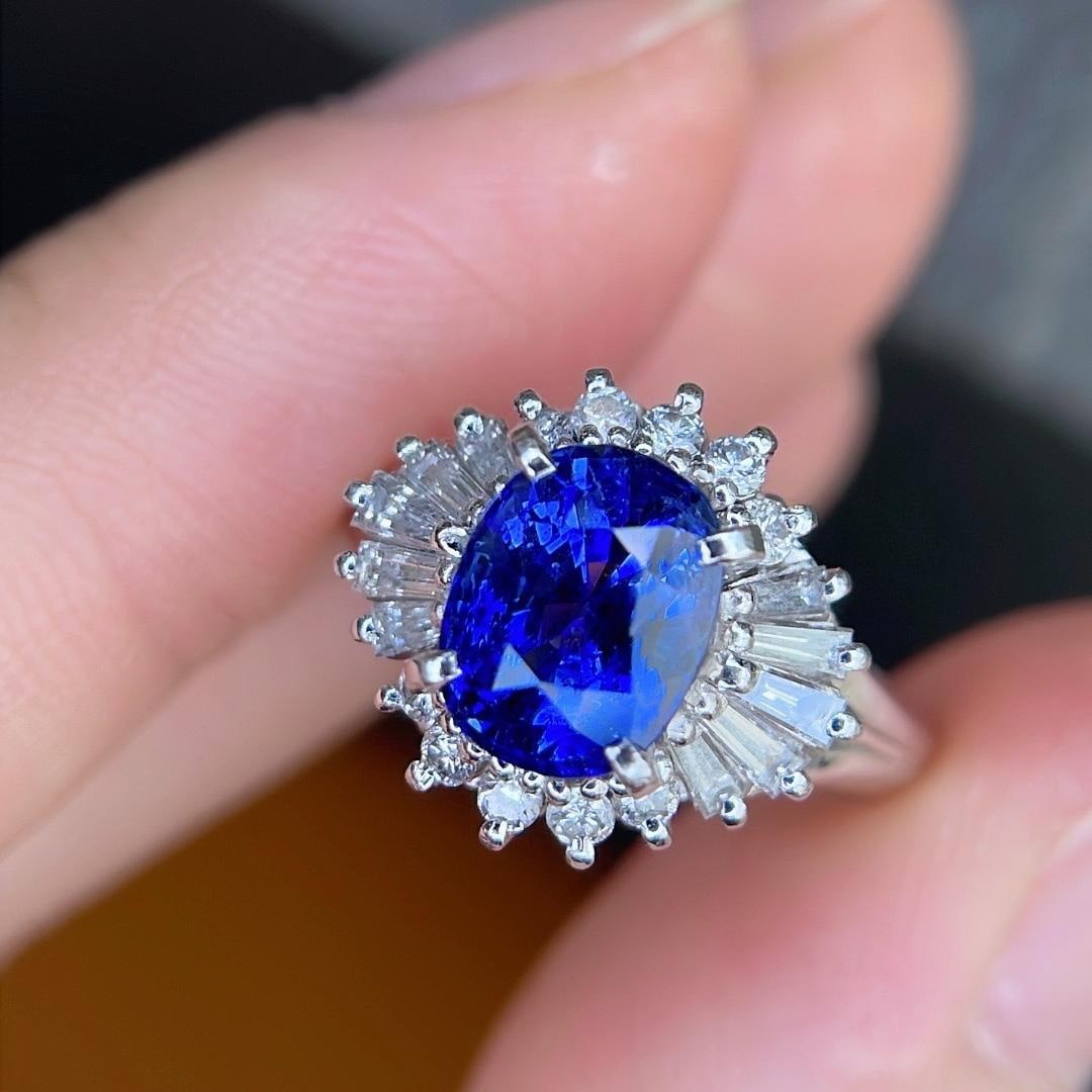 14k Gold 2.80 Ctw Natural Sapphire & Diamond Ring: Ref:231184078 // gold content:14k gold // ring size:7. 25us // // main gemstone:sapphire // shape:oval // carat weight:2. 30ct // color:blue // treatment:natural // // adjacent gemstone 2 : diamond