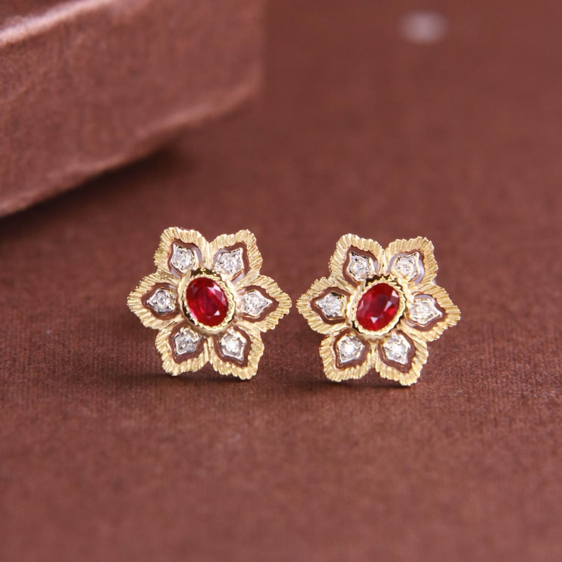 14k Gold 0.36 Ctw Natural Ruby & Diamond Earrings: Ref:231184083 // gold content:14k gold // main gemstone:ruby // shape:oval // carat weight:0. 32ct // color:pigeonblood red // treatment:natural // // adjacent gemstone 2 : diamond // shape:round //