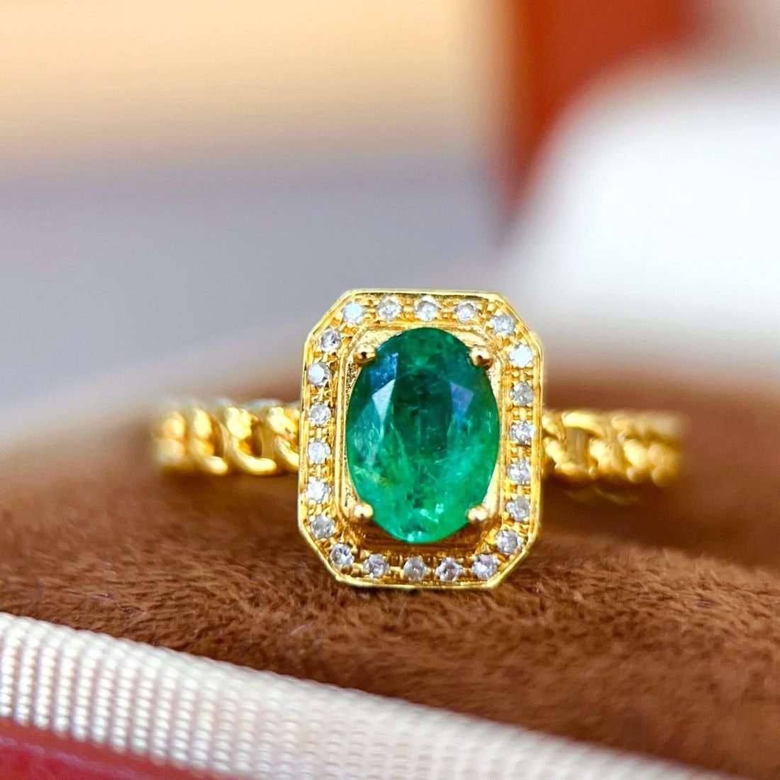 14k Gold 0.93 Ctw Natural Emerald & Diamond Ring: Ref:231184084 // gold content:14k gold // ring size:7. 25us // // main gemstone:emerald // shape:oval // carat weight:0. 85ct // color:green // treatment:natural // // adjacent gemstone 2 : diamond
