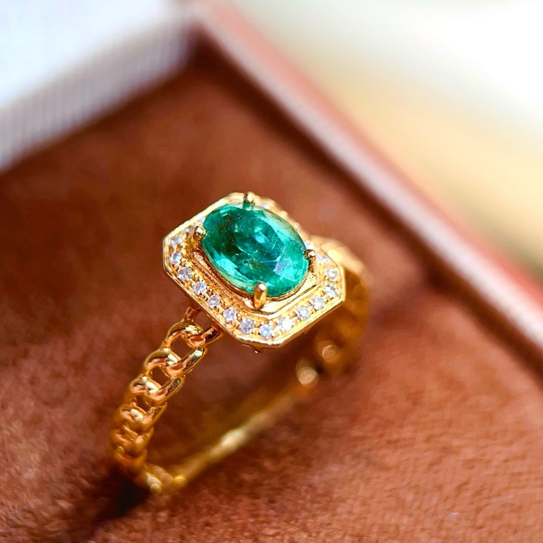 14k Gold 0.93 Ctw Natural Emerald & Diamond Ring - 2
