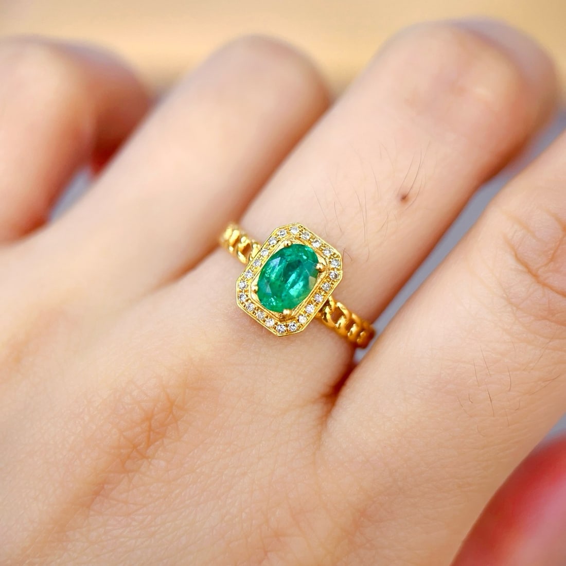 14k Gold 0.93 Ctw Natural Emerald & Diamond Ring - 3