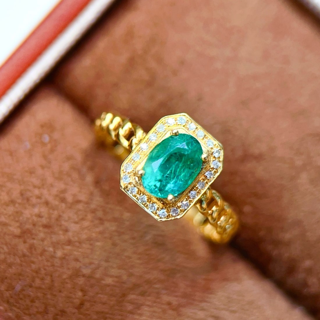 14k Gold 0.93 Ctw Natural Emerald & Diamond Ring - 4