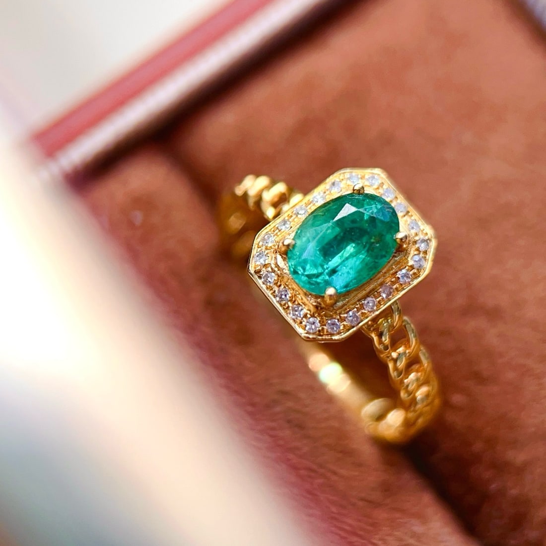 14k Gold 0.93 Ctw Natural Emerald & Diamond Ring - 6
