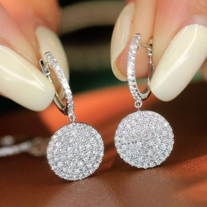 14k Gold 1 Ct Natural H Diamond Earrings: Ref:231184091 // gold content:14k gold // main gemstone:diamond // shape:round // carat weight:1ct // clarity grade:vs-si // color:h // treatment:natural // cut grade:g // Condition: New Low Estimate: