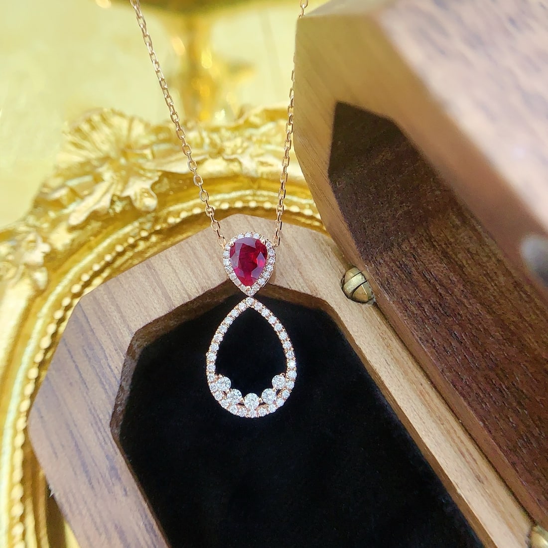 14k Gold 0.48 Ctw Natural Ruby & Diamond Necklace: Ref:231184098 // gold content:14k gold // main gemstone:ruby // shape:pear // carat weight:0. 29ct // color:red // treatment:natural // // adjacent gemstone 2 : diamond // shape:round // carat