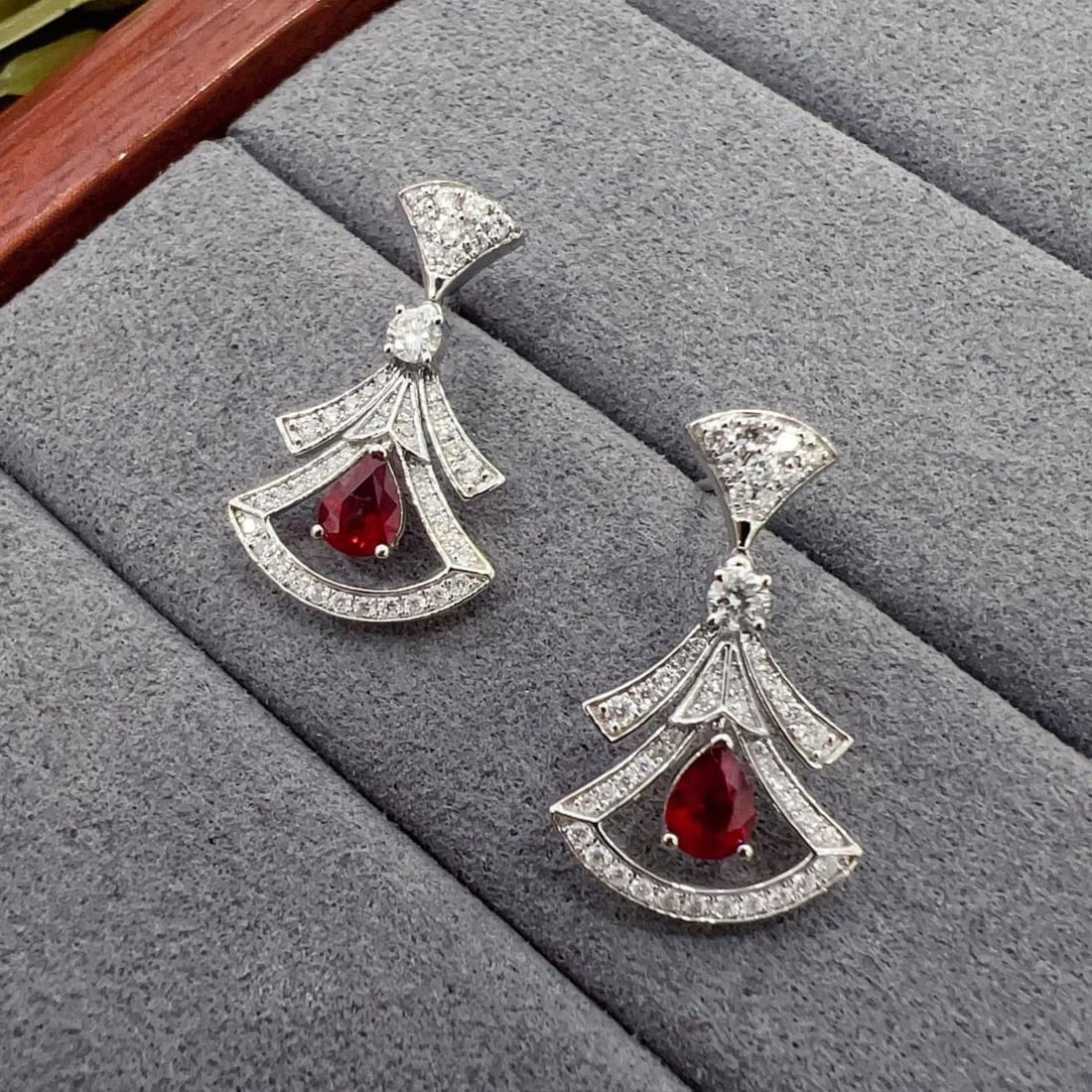 14k Gold 1.00 Ctw Natural Ruby & Diamond Earrings: Ref:231184099 // gold content:14k gold // main gemstone:ruby // shape:pear // carat weight:0. 60ct // color:red // treatment:natural // // adjacent gemstone 2 : diamond // shape:round // carat weight: