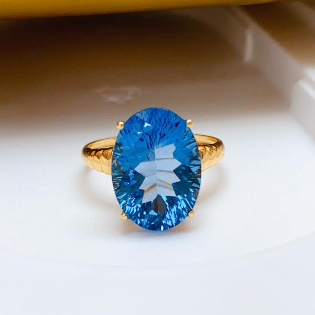 14k Gold 9.30 Ct Natural Topaz & Diamond Ring: Ref:231184100 // gold content:14k gold // ring size:7. 25us // // main gemstone:topaz // shape:oval // carat weight:9. 30ct // color:blue // treatment:natural // // adjacent gemstone 2 : diamond //
