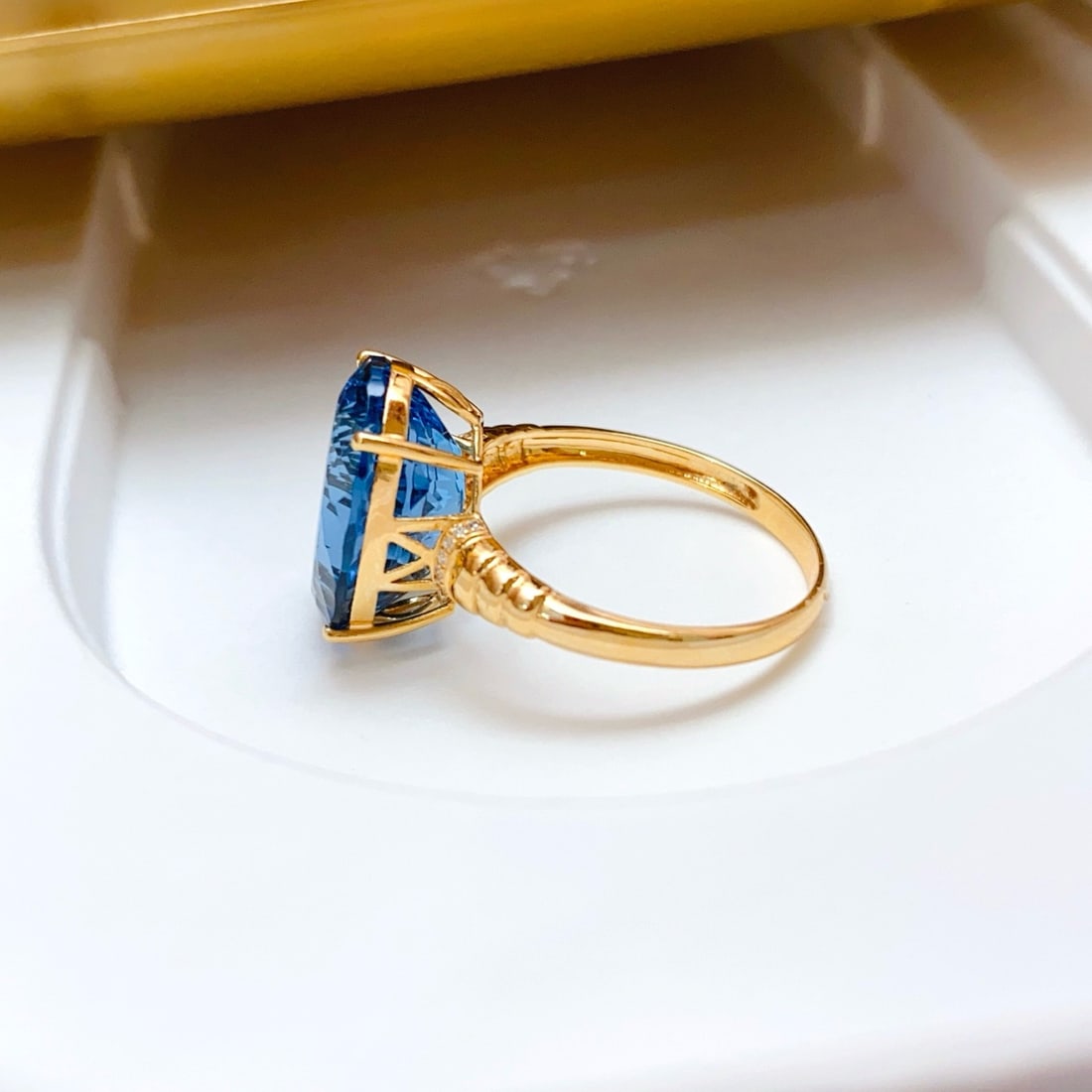 14k Gold 9.30 Ct Natural Topaz & Diamond Ring - 2