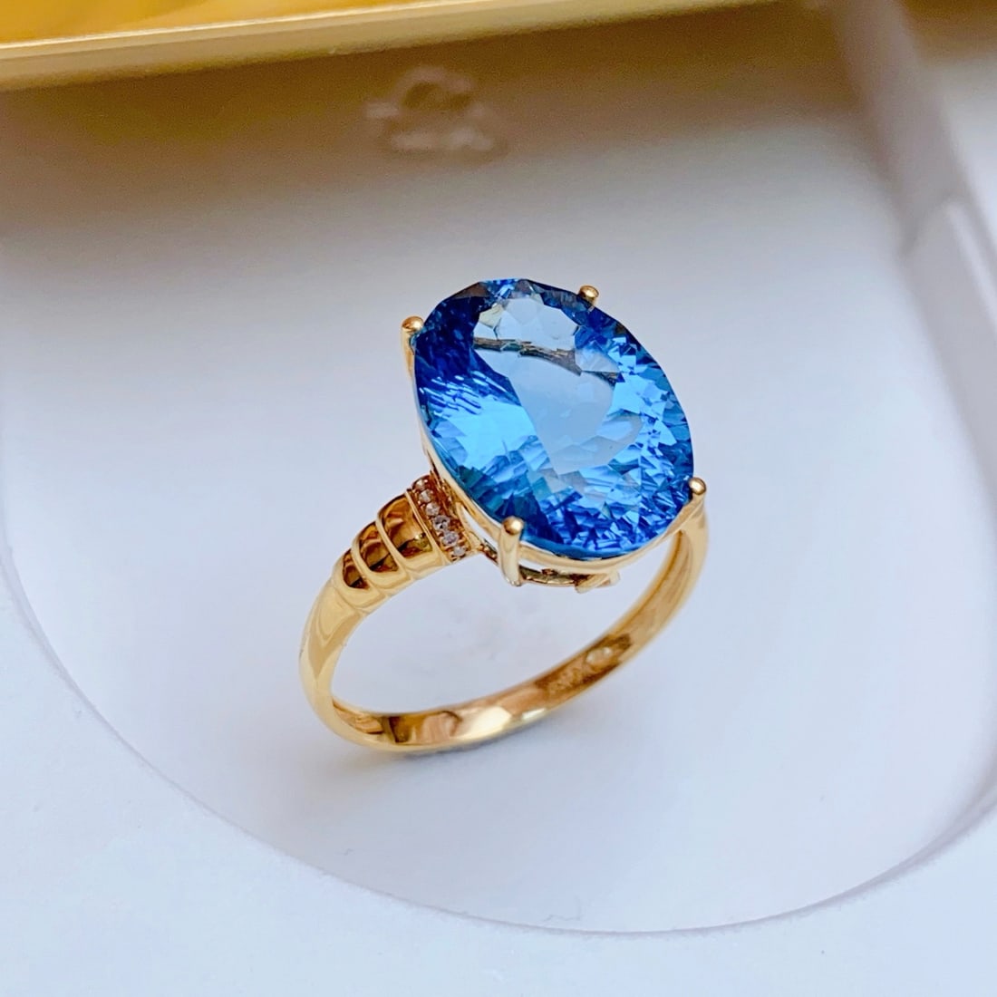 14k Gold 9.30 Ct Natural Topaz & Diamond Ring - 3