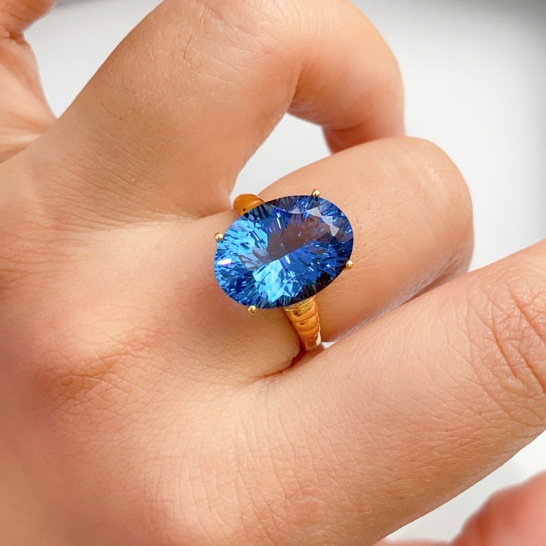 14k Gold 9.30 Ct Natural Topaz & Diamond Ring - 5