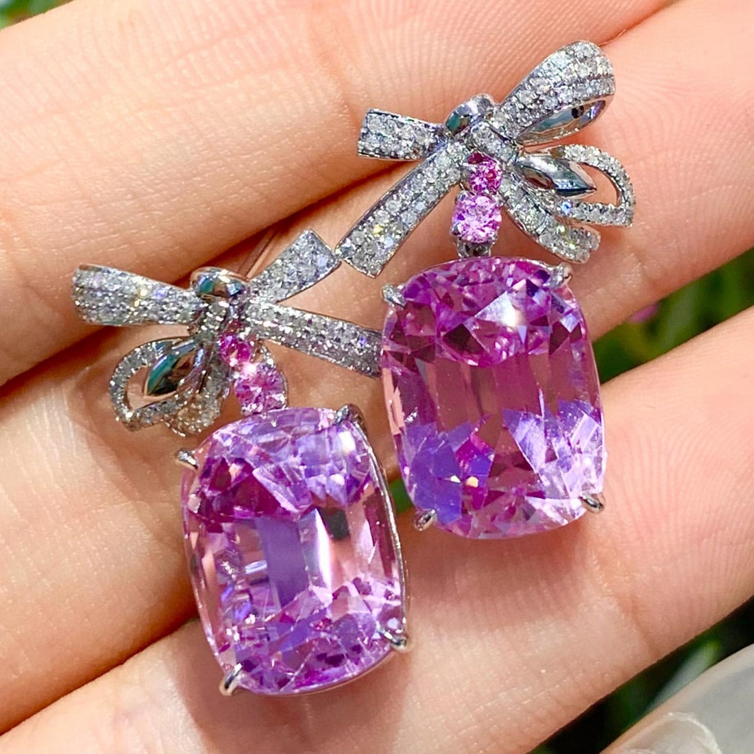14k Gold 23.8 Ct Natural Kunzite & Diamond Earrings: Ref:231184106 // gold content:14k gold // main gemstone:kunzite // shape:cushion // carat weight:23. 8ct // color:pinkish purple // treatment:natural // // adjacent gemstone 2 : diamond //