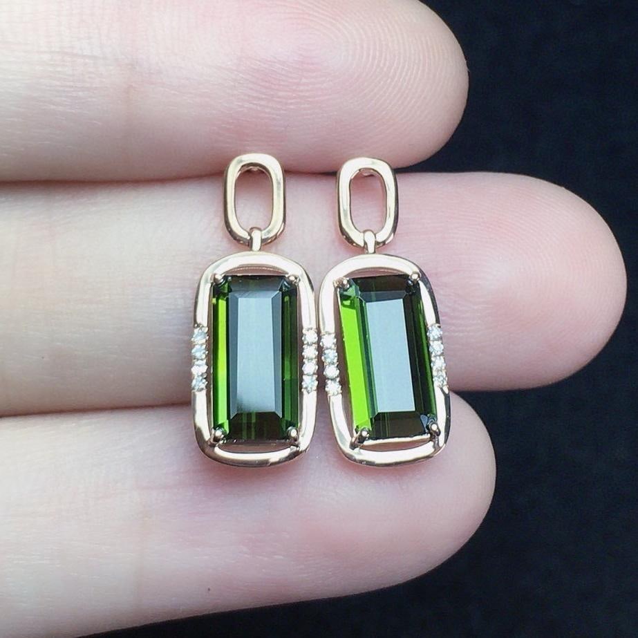 14k Gold 2.76 Ct Natural Tourmaline & Diamond Earrings: Ref:231184108 // gold content:14k gold // main gemstone:tourmaline // shape:octagonal // carat weight:2. 76ct // color:green // treatment:natural // // adjacent gemstone 2 : diamond // number of stone