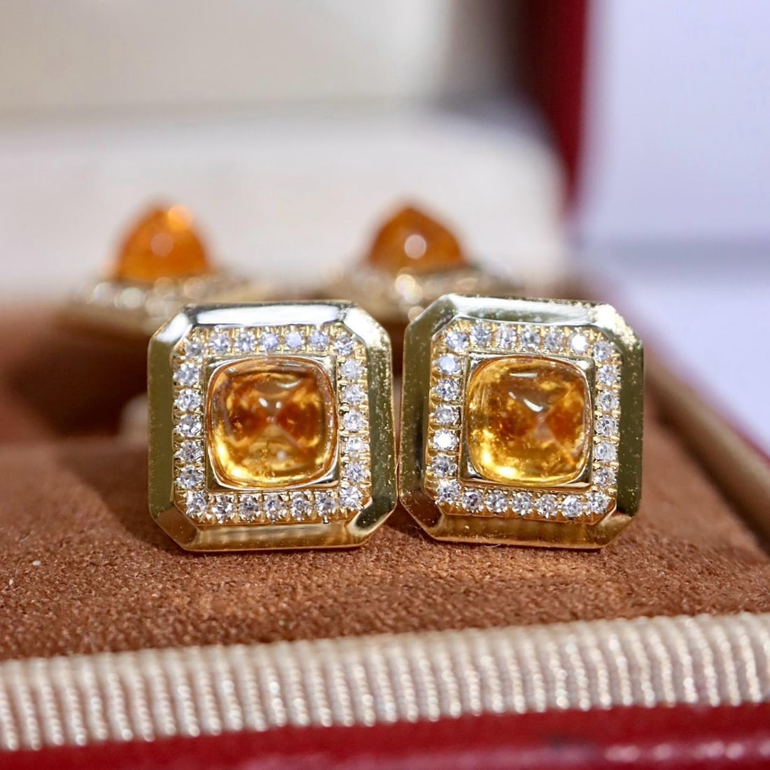 14k Gold 2.15 Ctw Natural Spessartine & Diamond Earrings: Ref:231184112 // gold content:14k gold // main gemstone:spessartine // shape:sugar-loaf // carat weight:2ct // color:orange // treatment:natural // // adjacent gemstone 2 : diamond // shape:round //