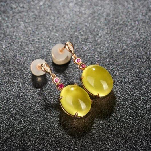 14k Gold 9.63 Ct Natural Prehnite & Diamond & Ruby Earrings: Ref:231184117 // gold content:14k gold // main gemstone:prehnite // shape:oval // carat weight:9. 63ct // color:yellow // treatment:natural // // adjacent gemstone 2 : diamond // number of stones:6