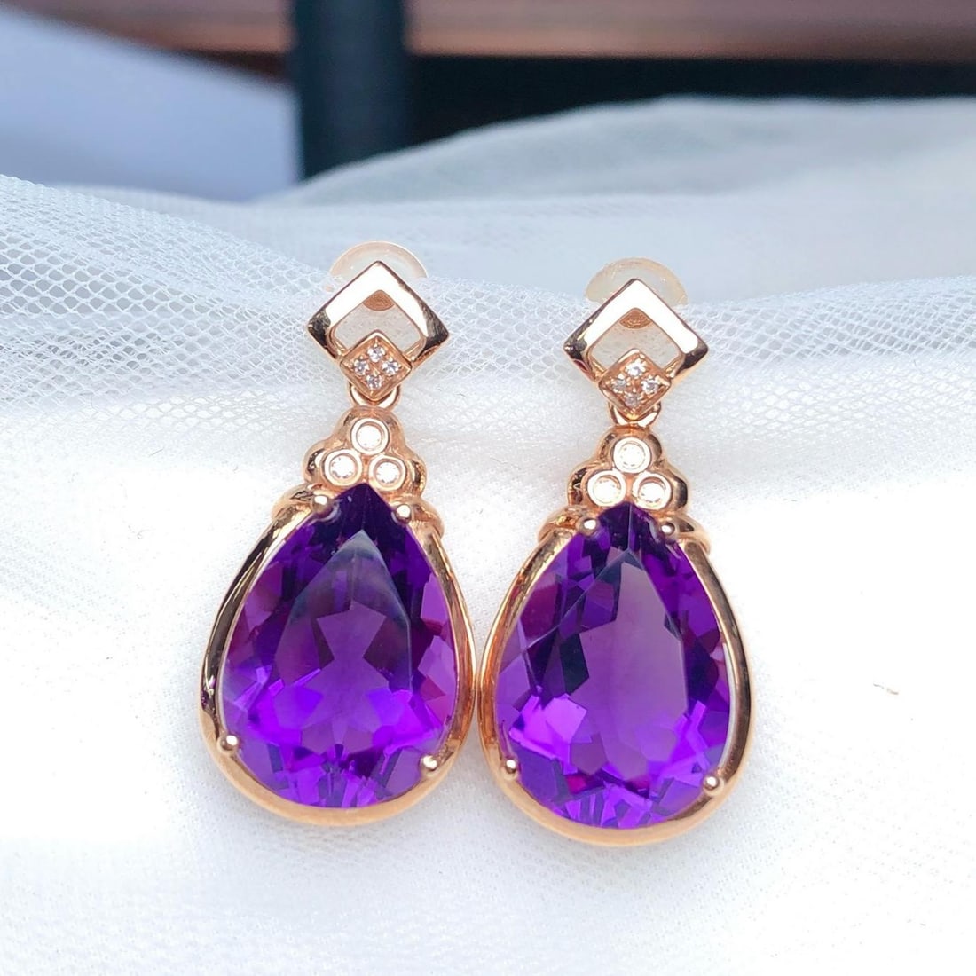 14k Gold 10.05 Ct Natural Amethyst & Diamond Earrings: Ref:231184122 // gold content:14k gold // main gemstone:amethyst // shape:pear // carat weight:10. 05ct // color:purple // treatment:natural // // adjacent gemstone 2 : diamond // number of stones:14 