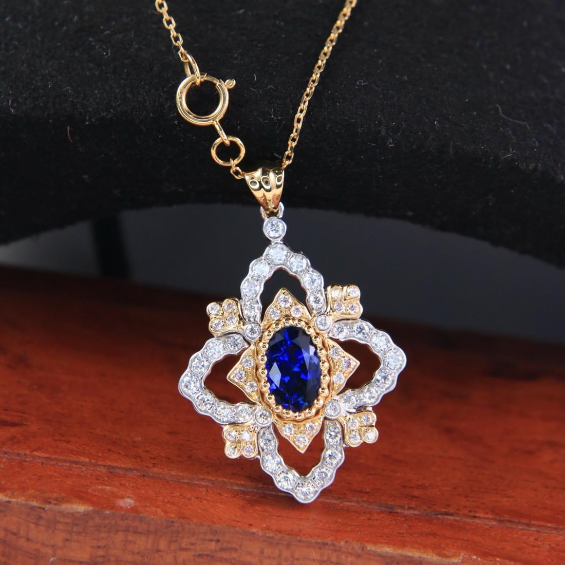 14k Gold 1.53 Ctw Natural Sapphire & Diamond Necklace: Ref:231184125 // gold content:14k gold // main gemstone:sapphire // shape:oval // carat weight:0. 98ct // color:royal blue // treatment:natural // // adjacent gemstone 2 : diamond // shape:round //
