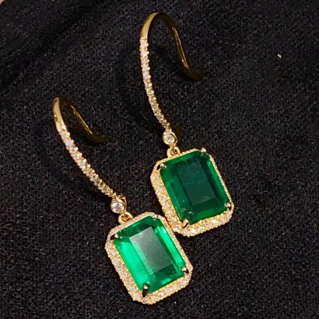 14k Gold 3.4 Ct Natural Emerald & Diamond Earrings: Ref:231184126 // gold content:14k gold // main gemstone:emerald // shape:octagonal // carat weight:3. 4ct // color:green // treatment:natural // // adjacent gemstone 2 : diamond // shape:round // clar