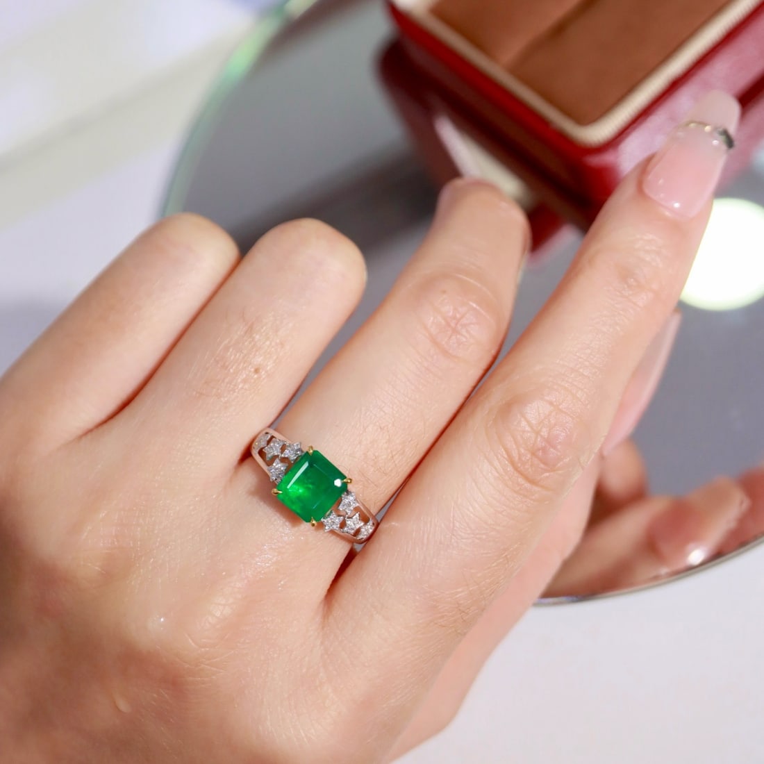 14k Gold 1.70 Ctw Natural Emerald & Diamond Ring - 8