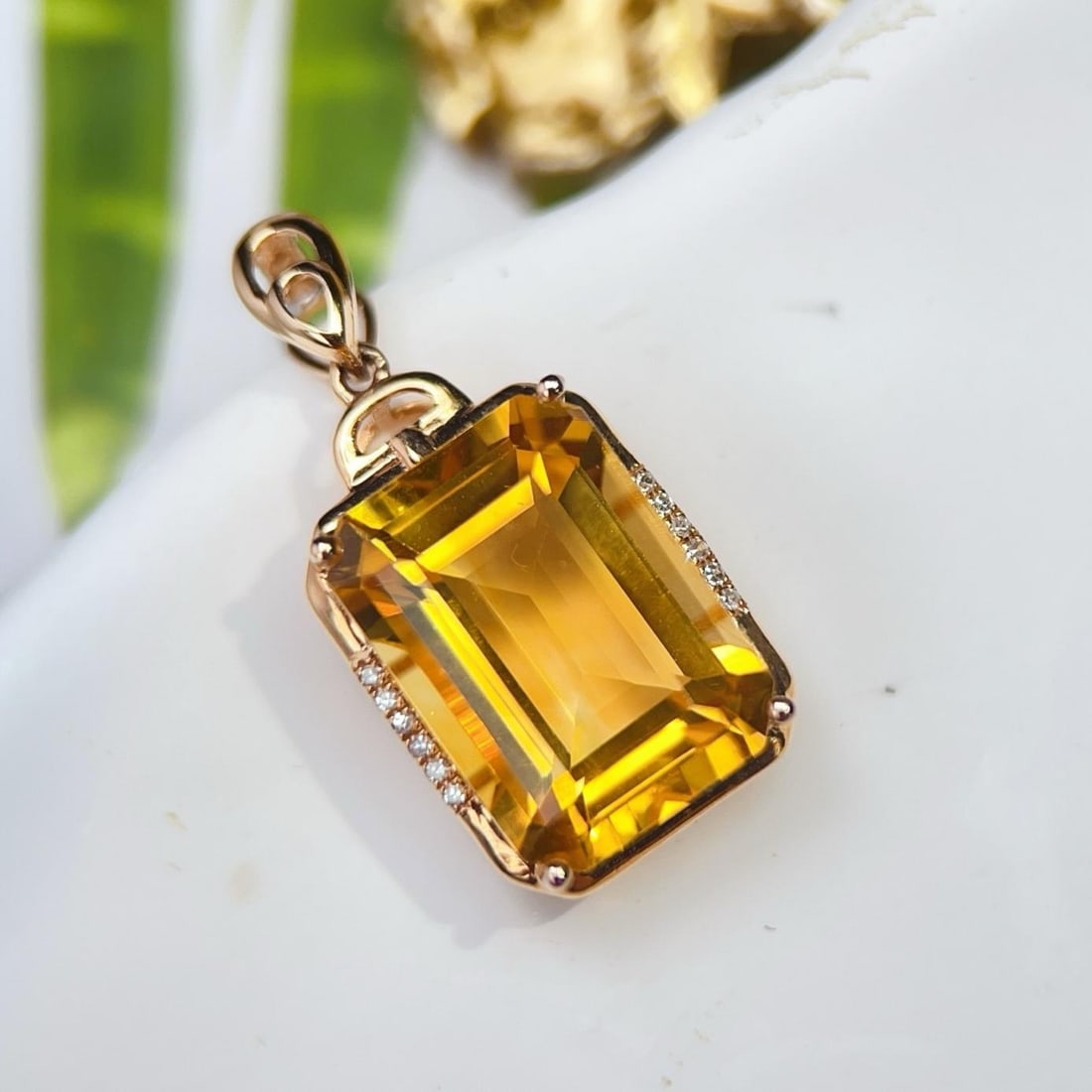 14k Gold 7.18 Ctw Natural Citrine & Diamond Pendant( Without Chain ): Ref:231184176 // gold content:14k gold // main gemstone:citrine // shape:octagonal // carat weight:7. 15ct // color:yellow // treatment:natural // // adjacent gemstone 2 : diamond // number of