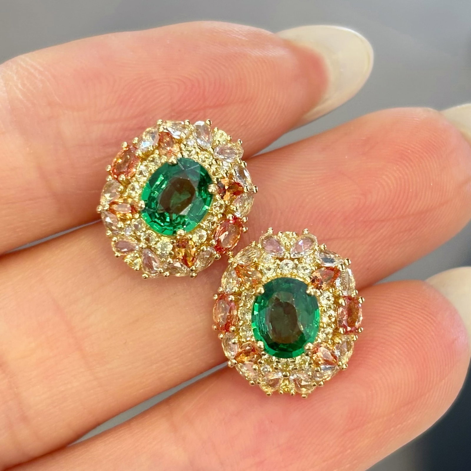 14k Gold 1.5 Ct Natural Tsavorite & Diamond Earrings: Ref:231184182 // gold content:14k gold // main gemstone:tsavorite // shape:oval // carat weight:1. 5ct // color:green // treatment:natural // // adjacent gemstone 2 : diamond // shape:round //