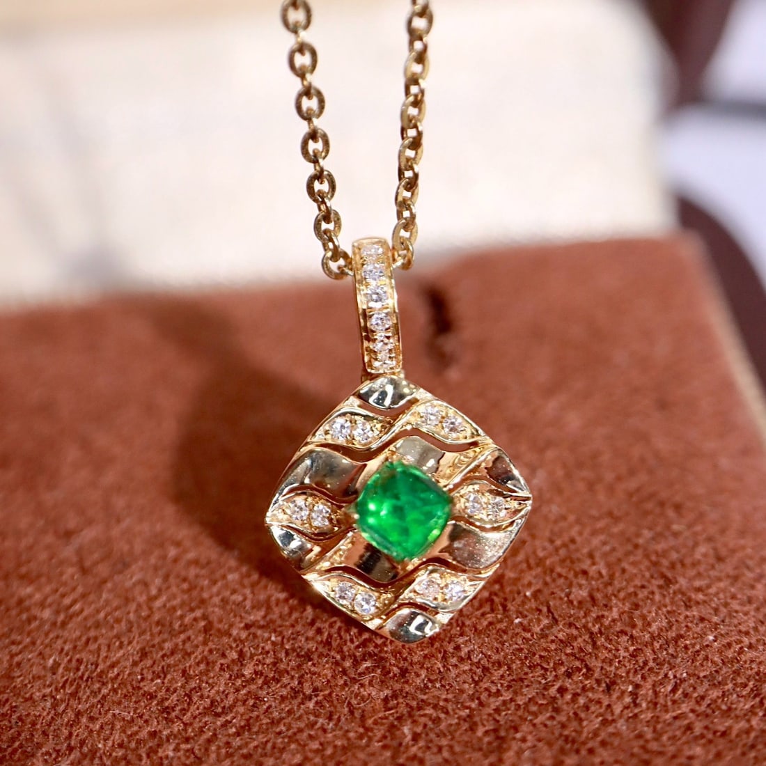 14k Gold 0.63 Ctw Natural Emerald & Diamond Pendant( Without Chain ): Ref:231184184 // gold content:14k gold // main gemstone:emerald // shape:sugar-loaf // carat weight:0. 2ct // color:green // treatment:natural // // adjacent gemstone 2 : diamond // shape:round //